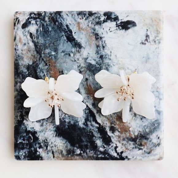 Jewelry - White Lucite Flower Post Earrings